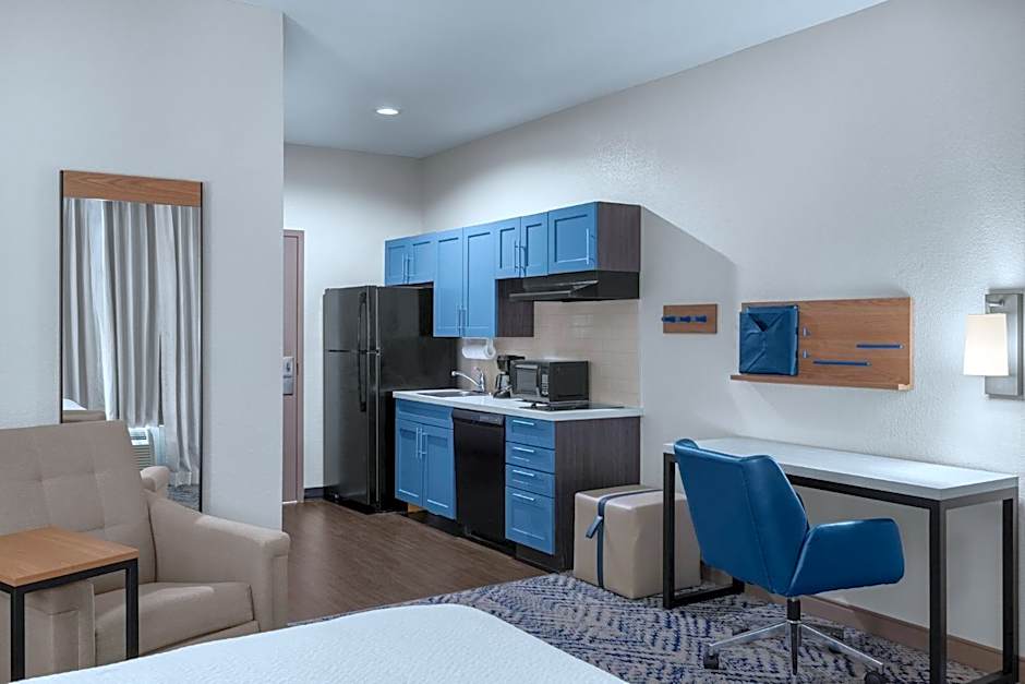 Candlewood Suites Alexandria