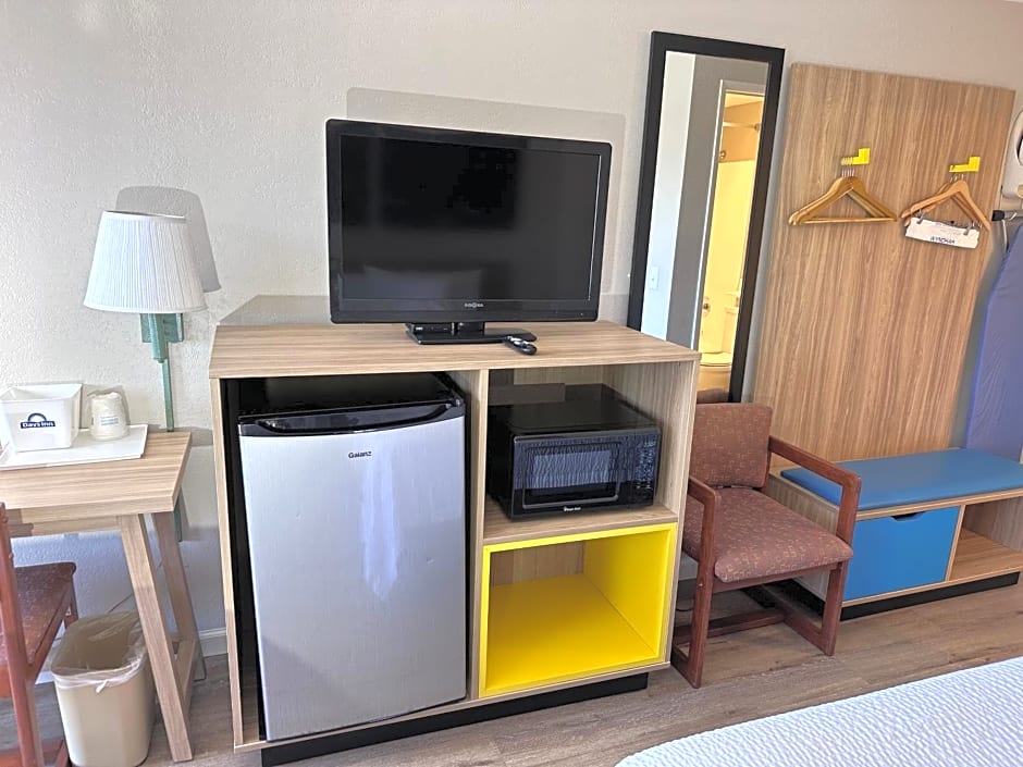 Days Inn by Wyndham San Marcos