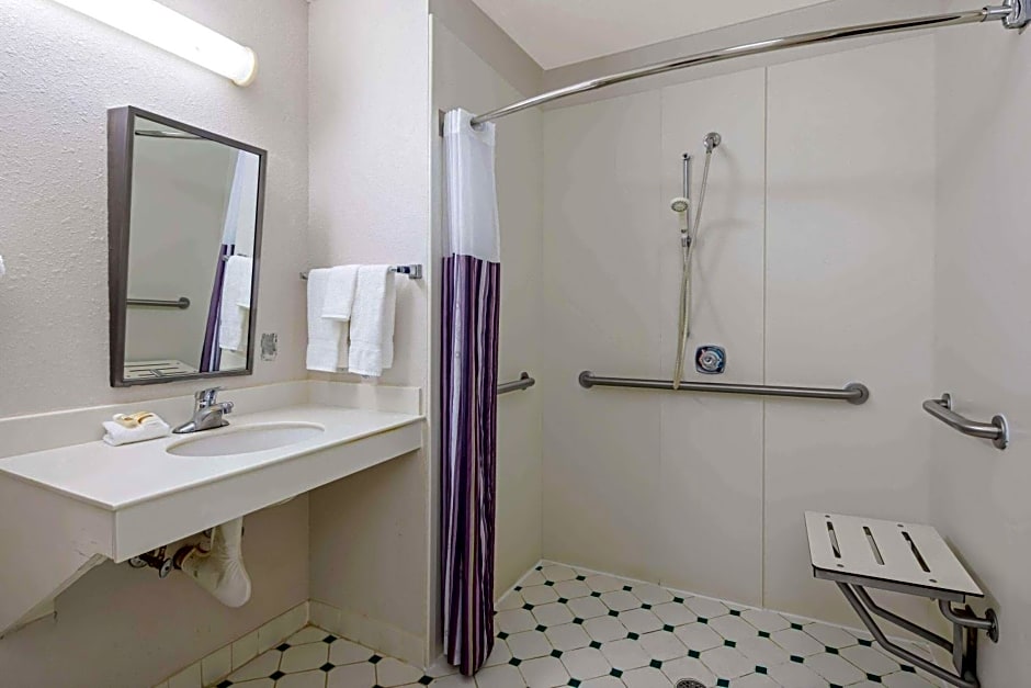 La Quinta Inn & Suites by Wyndham Macon