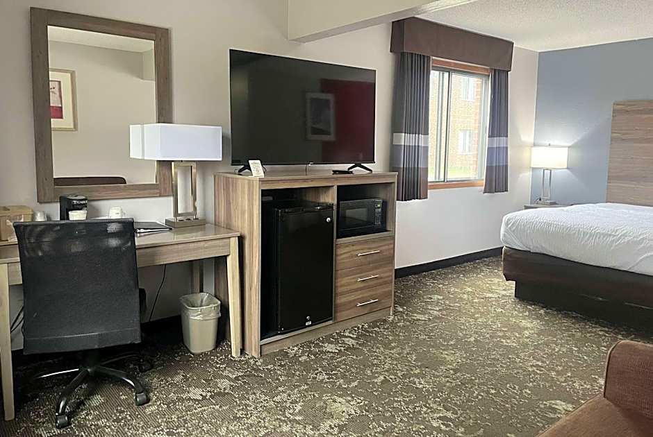 Ramada by Wyndham Cedar Rapids South
