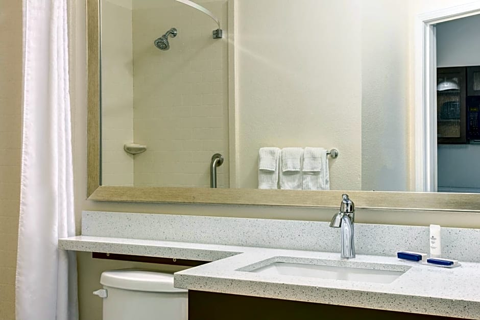 Candlewood Suites Cut Off