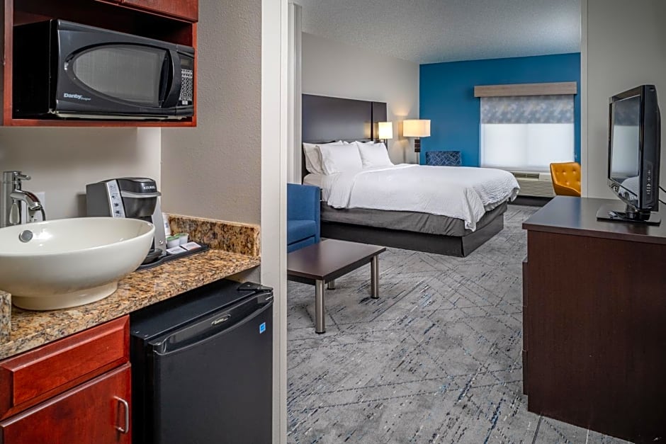 Holiday Inn Express & Suites Cross Lanes