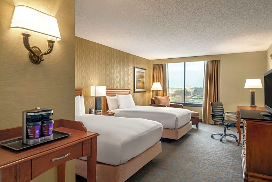 DoubleTree By Hilton Somerset Exec. Meeting Center