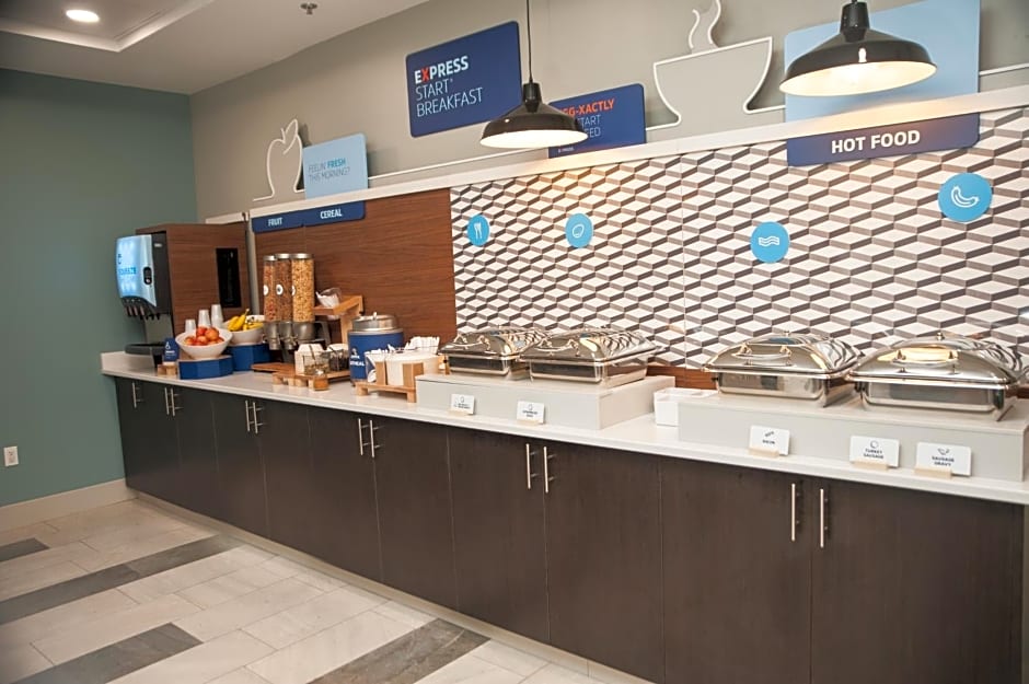 Holiday Inn Express Hotel & Suites Norfolk