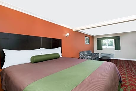 1 Queen Bed Mobility Accessible Room Non-Smoking