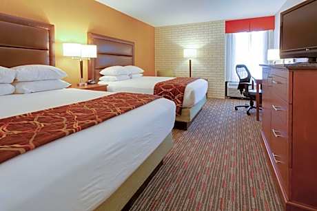 Deluxe Queen Room with Two Queen Beds - Accessible, Tub