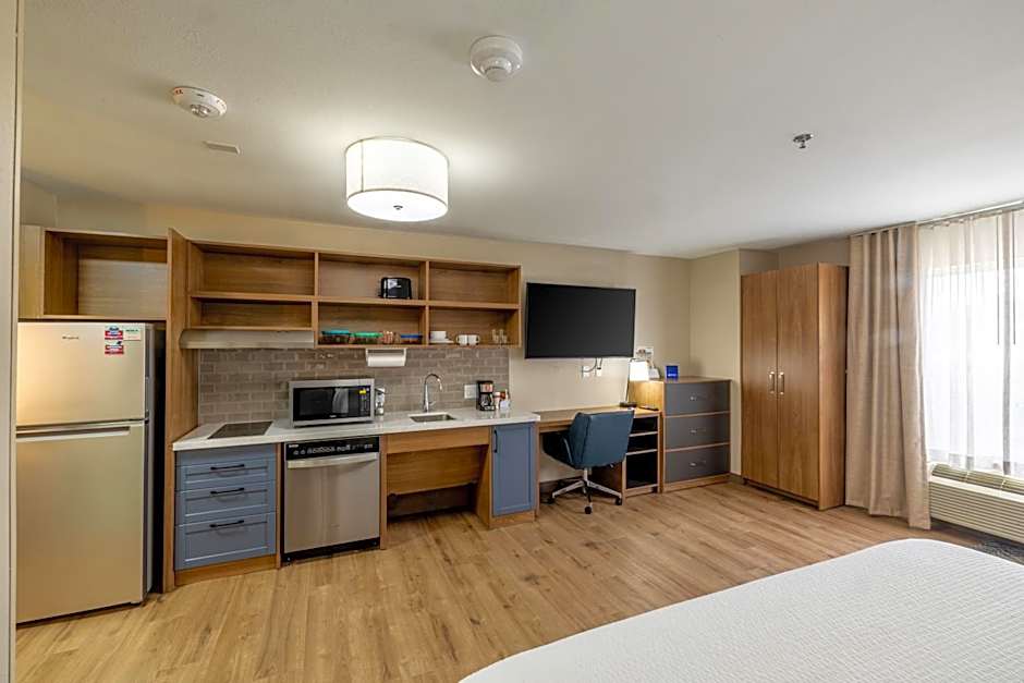 Candlewood Suites Wichita Northwest, an IHG Hotel