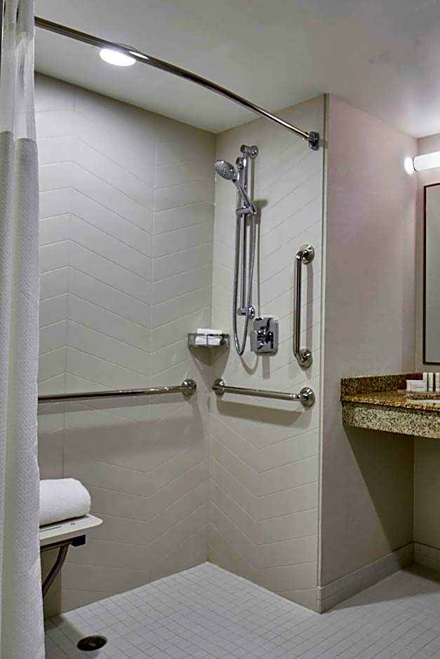 Fairfield Inn & Suites by Marriott Albany Airport