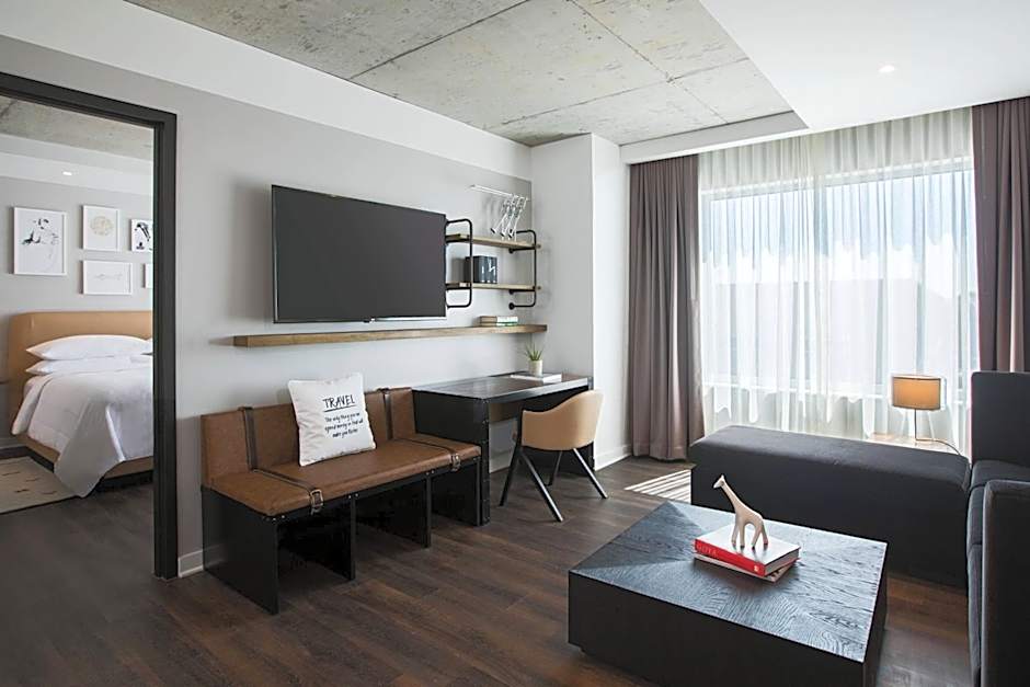 Renaissance by Marriott Atlanta Airport Gateway Hotel