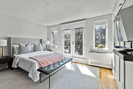 Luxe Studio with Charming Juliet Balcony