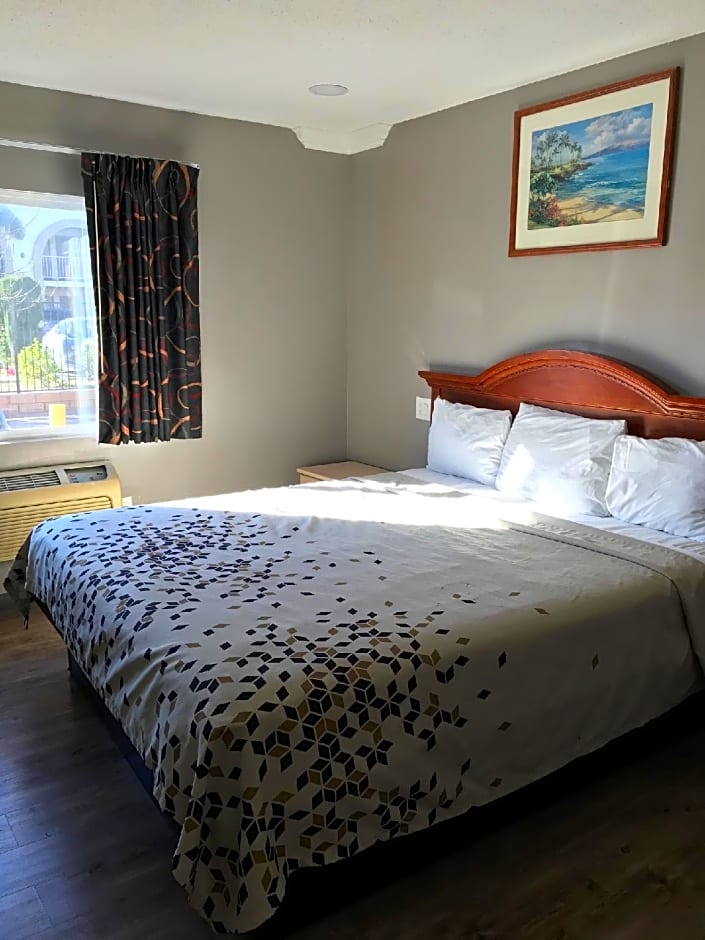 Grove Motel