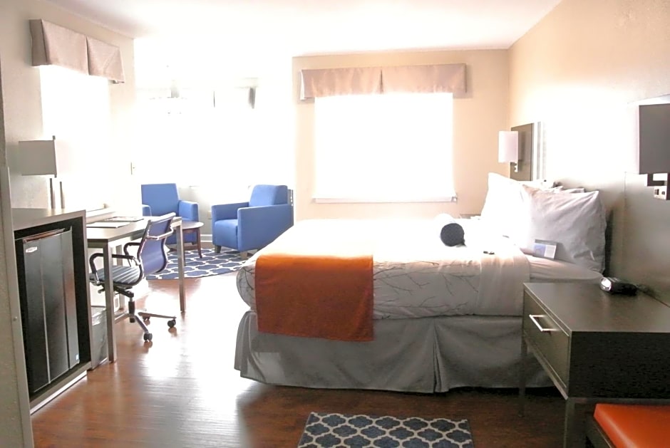 Guesthouse Inn & Suites Lexington