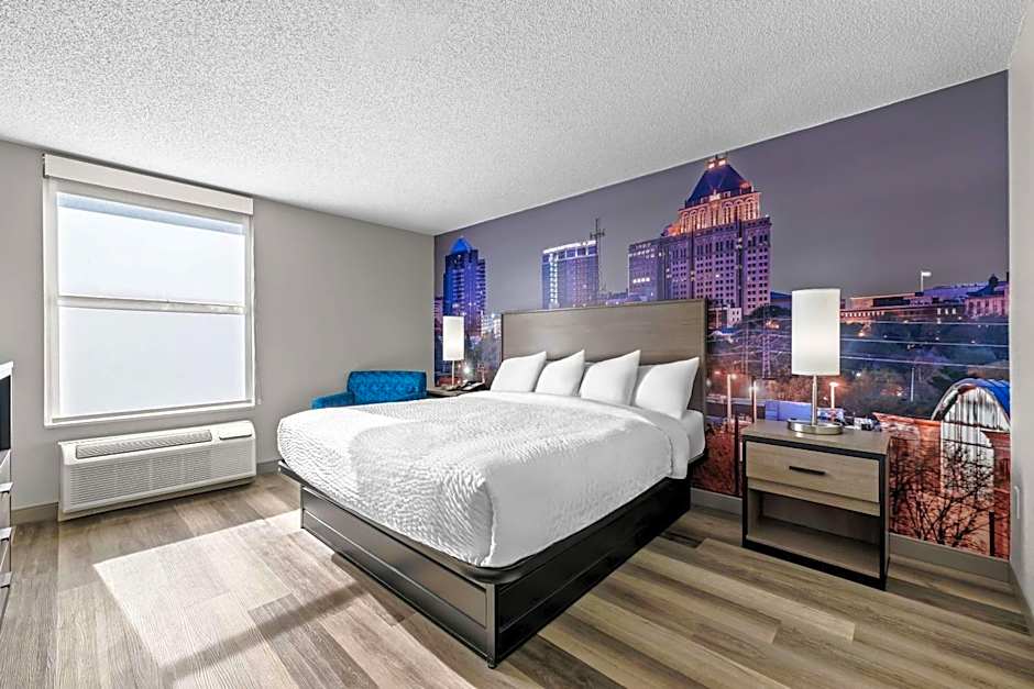 Clarion Pointe