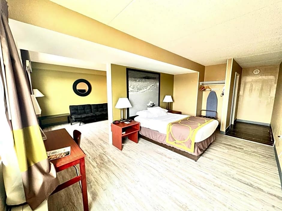 Super 8 by Wyndham Frederick