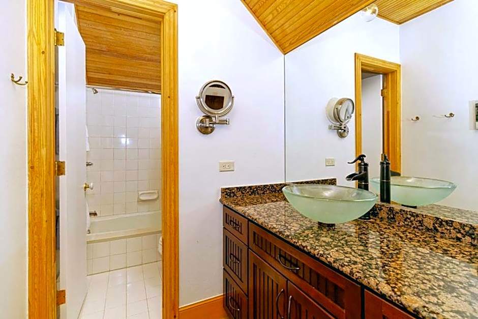 Independence Square 210, Beautiful Studio with Kitchenette, Great Location in Downtown Aspen