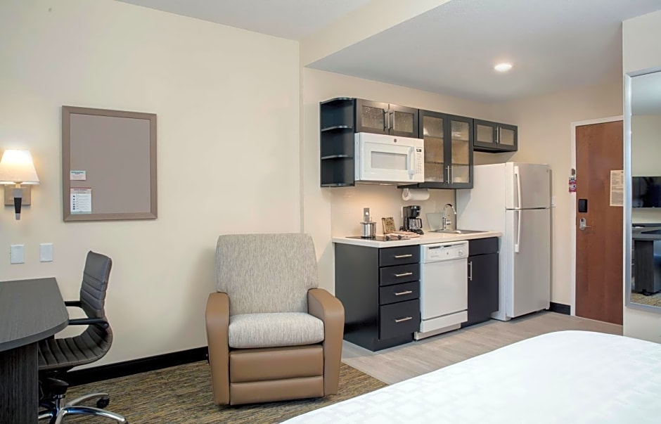 Candlewood Suites Miami Executive Airport - Kendall