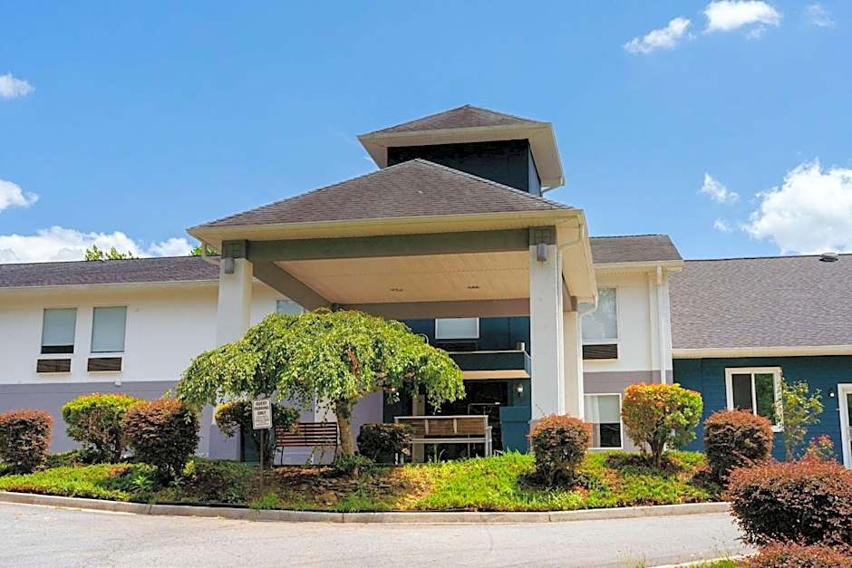 Clarion Pointe - Dillard near Blue Ridge Mountains