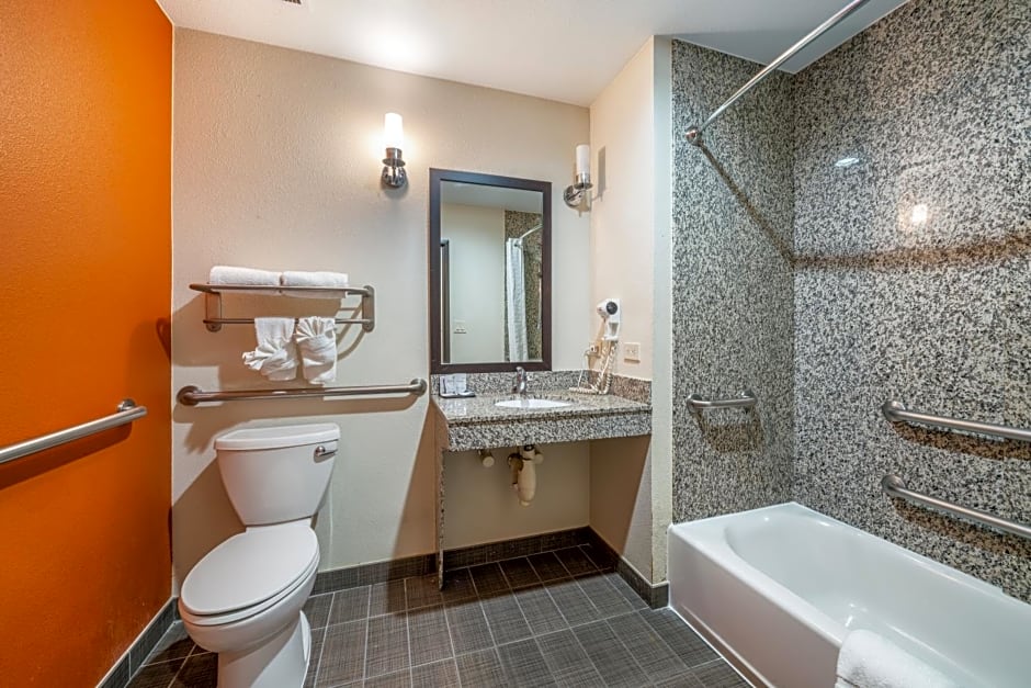 Restwell Inn & Suites I-45 North