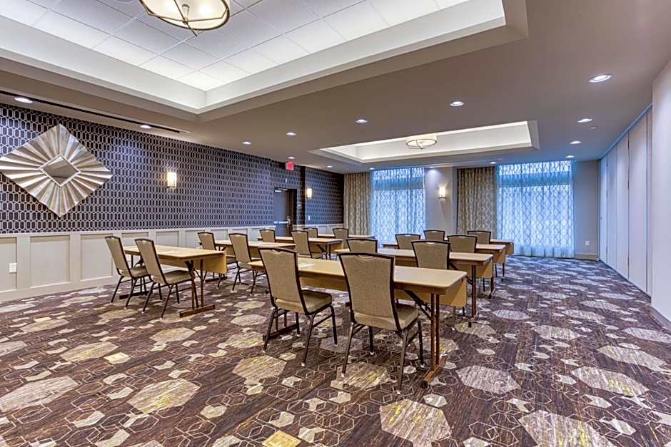 Drury Inn & Suites Cleveland Beachwood