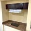 La Quinta Inn & Suites by Wyndham Indianapolis Airport Lynhurst