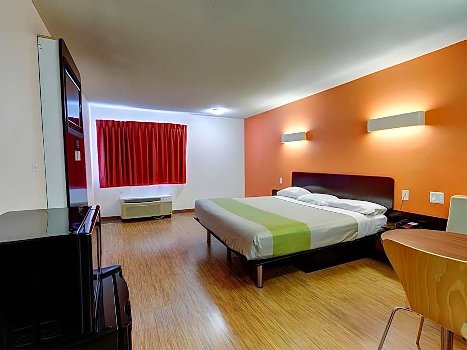 Executive Inn & Suites
