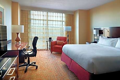 Concierge Lounge Access, Pure (R) Wellness Guest Room, 1 King, High Floor