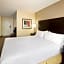 Holiday Inn Express & Suites Alpharetta