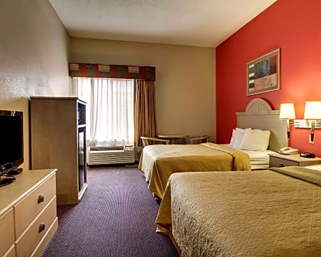 2 Queen Beds, Smoking