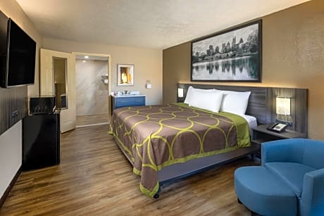1 King Bed, Mobility Accessible Room, Roll-In Shower, Non-Smoking
