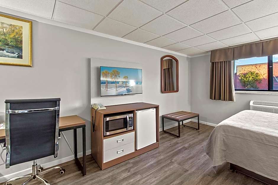 Quality Inn & Suites Downtown