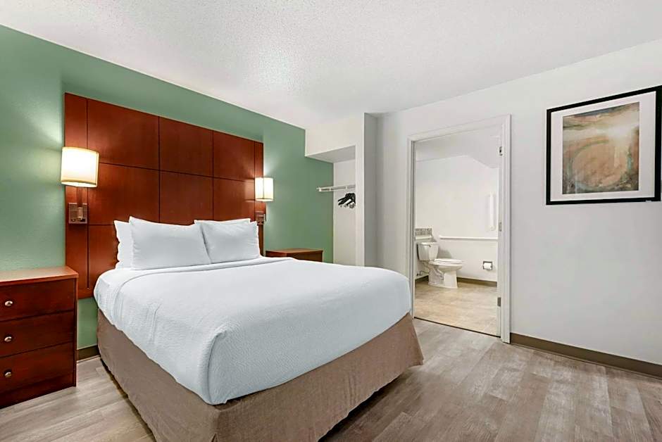 MainStay Suites St. Louis - Galleria