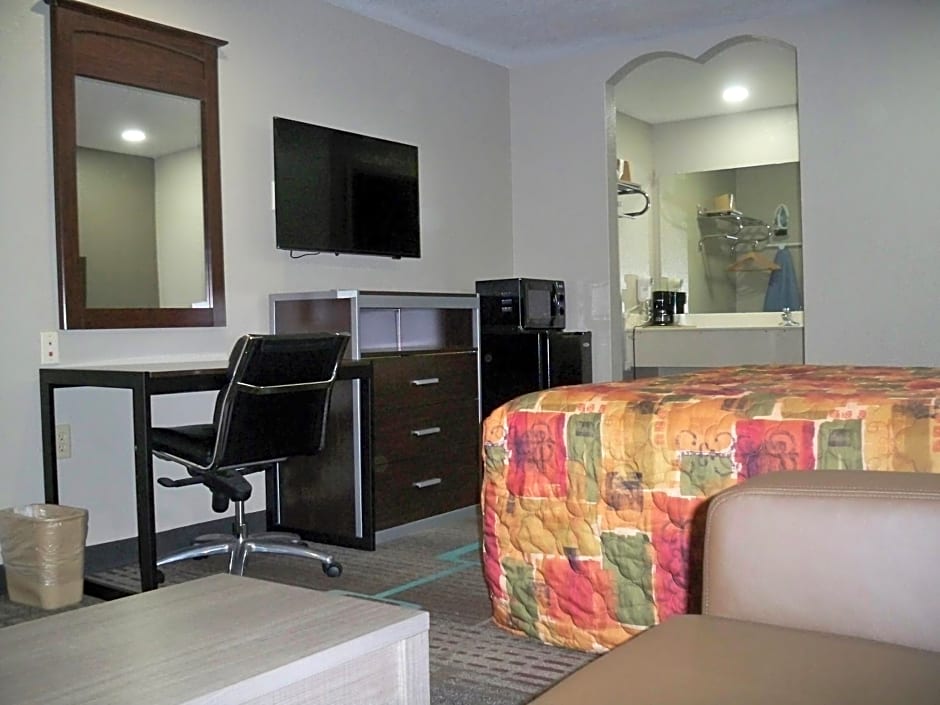 Scottish Inn and Suites Beaumont