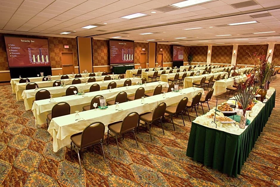 DoubleTree By Hilton Suites Tucson Airport