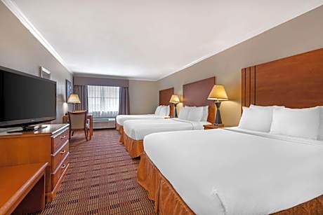Queen Room with Three Queen Beds - Non-smoking