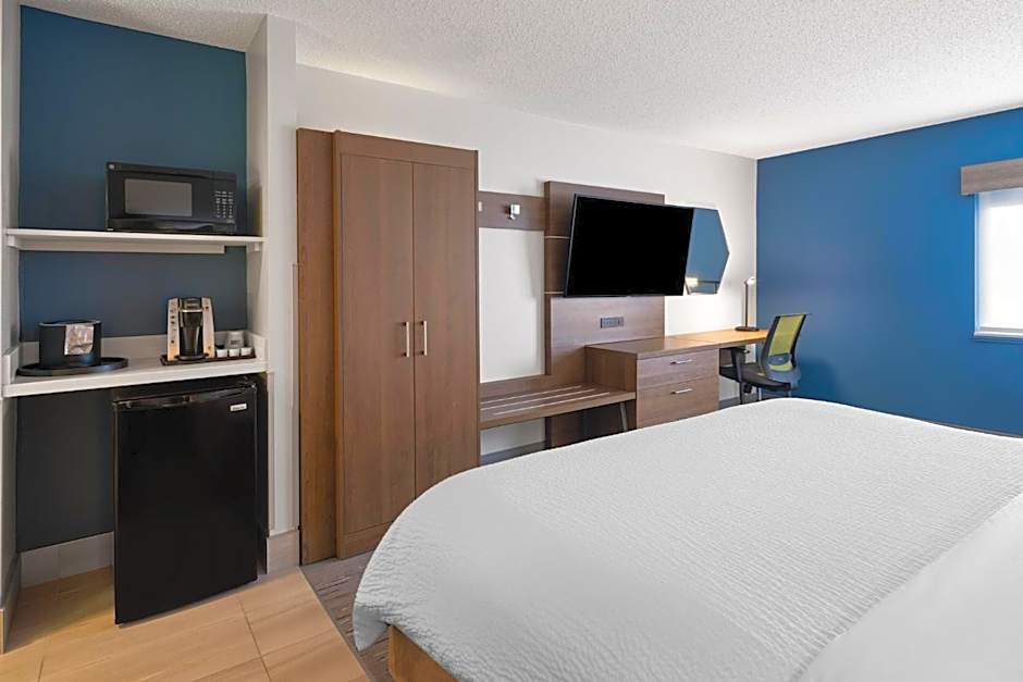 Holiday Inn Express Sheboygan-Kohler / I-43