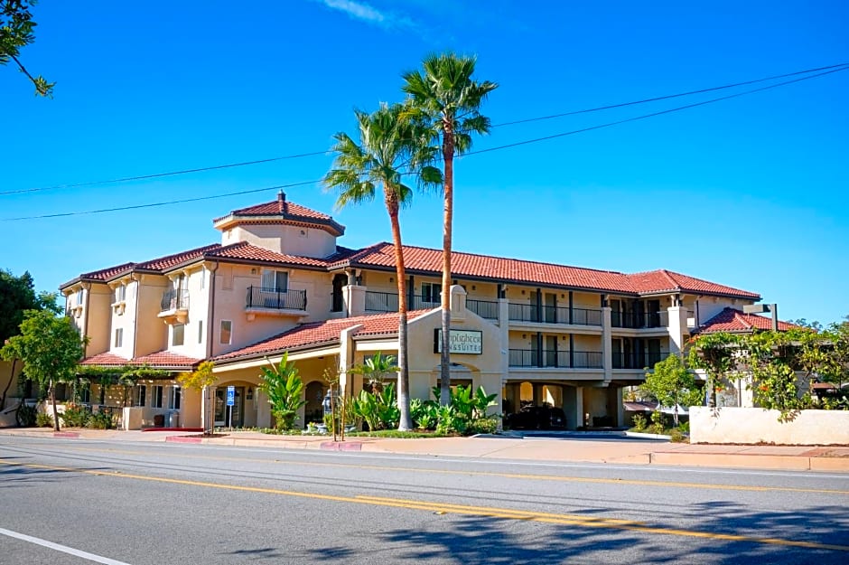 Lamplighter Inn & Suites