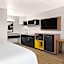 Day's Inn & Suites by Wyndham Indianapolis Airport East