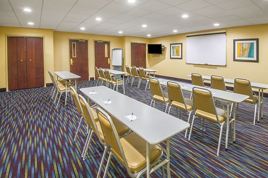 Holiday Inn Express Hotel & Suites Ashland