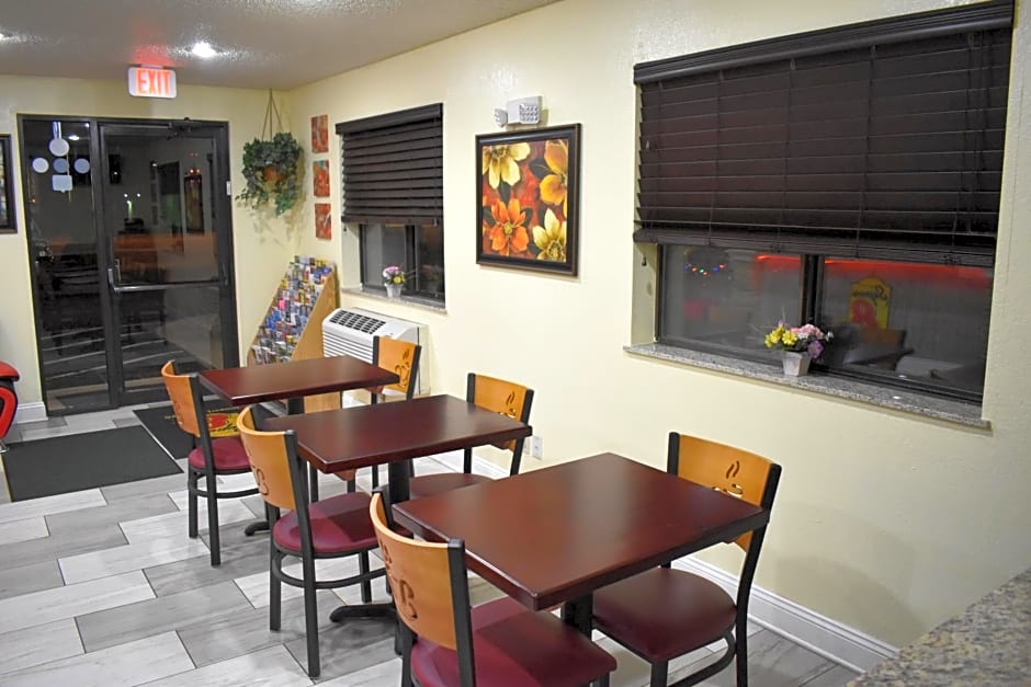Super 8 by Wyndham Newport News/Jefferson Ave.