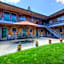 Cedar Wood Inn