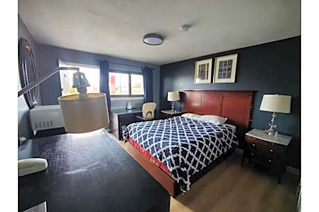 Queen Bed Non-Smoking