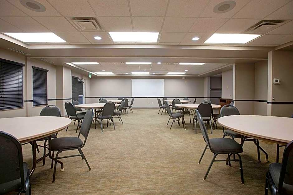 Comfort Inn & Suites St. Paul Northeast