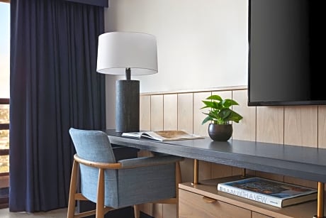 King Room with City View - Concierge Level