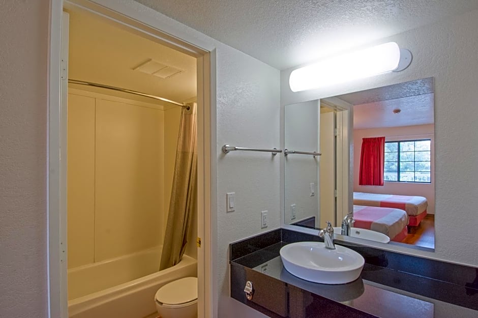 Motel 6 Redding South