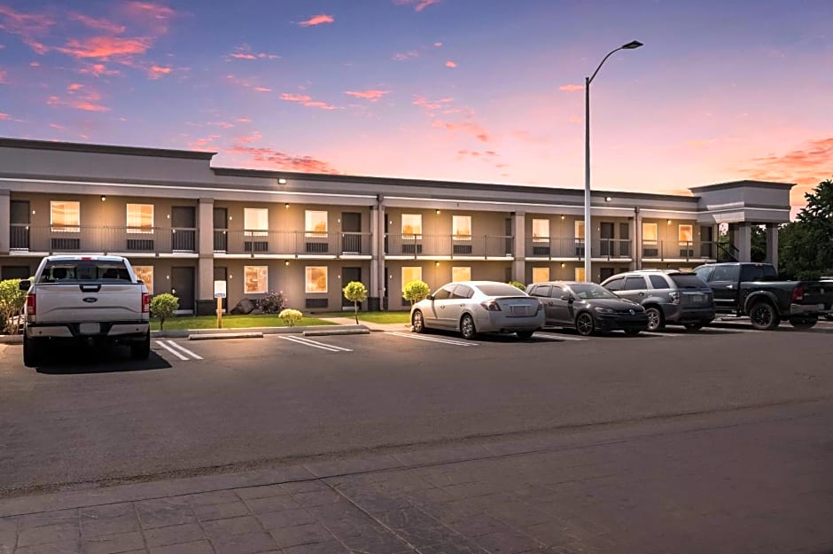 Clarion Inn & Suites Russellville I-40