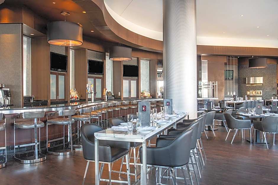 Renaissance by Marriott Boston Patriot Place Hotel