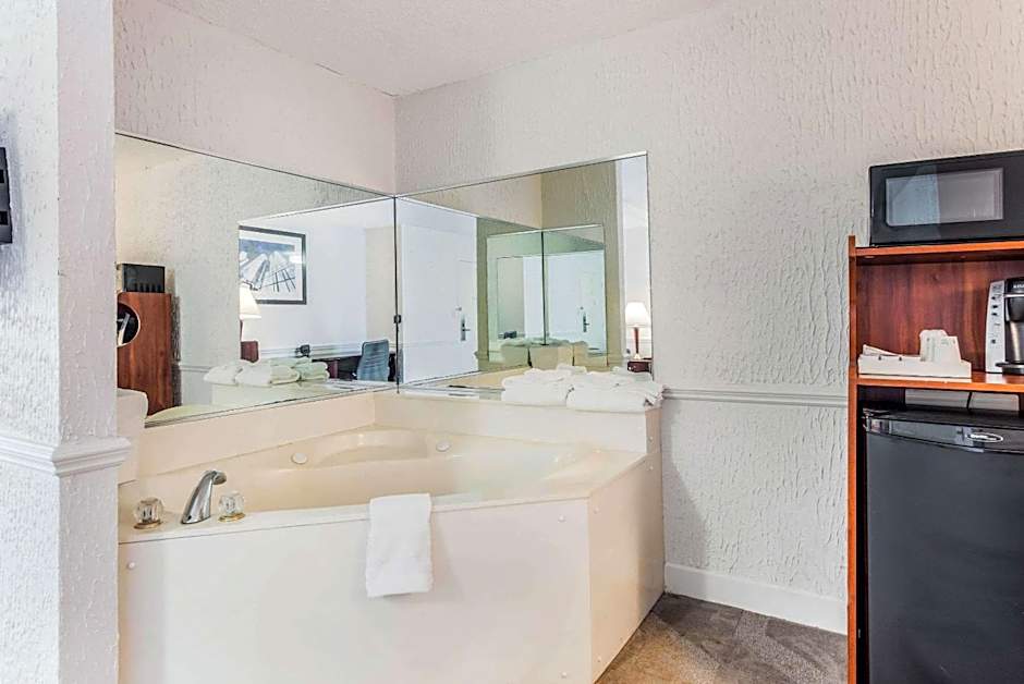 The Blu Hotel Blue Ash Cincinnati, Ascend Hotel Collection