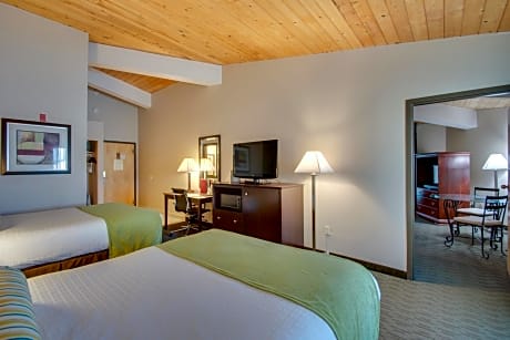 Two-Bedroom Queen Suite