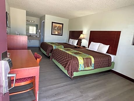 Deluxe Double Room (2 Adults + 1 Child)