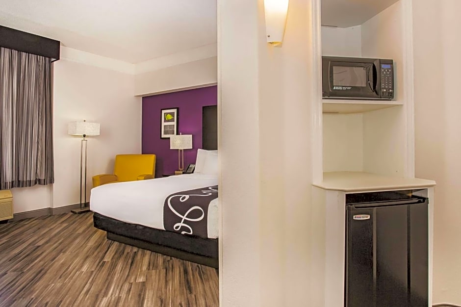 La Quinta Inn Suites by Wyndham Las Vegas Summerlin Tech